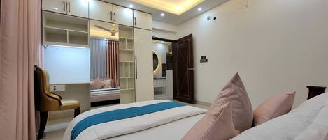 3 makuuhuonetta, silitysrauta/-lauta, Wi-Fi, vuodevaatteet