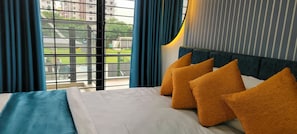 3 habitaciones, tabla de planchar con plancha, wifi y ropa de cama