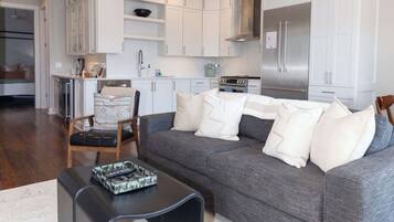 TV, peis og kontorer