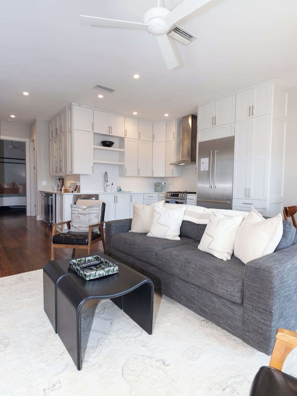 TV, fireplace, offices - The Little Easy | Best Playoff Weekend Rate (Oxford)