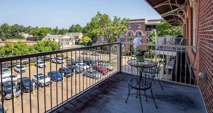 Pied-à-terre on the Square by Apex Short Term Stay