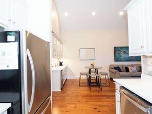 Interior - Pied-à-terre on the Square by Apex Short Term Stay (Oxford)