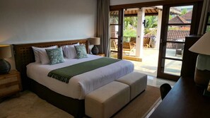 3 bedrooms, desk, iron/ironing board, free WiFi - Noco Luxury Villa Seminyak (Badung)