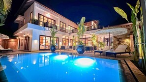 Outdoor pool - Noco Luxury Villa Seminyak (Badung)
