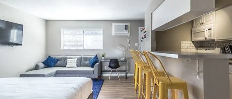 Skrivebord, strygejern/strygebræt, weekendseng, gratis Wi-Fi