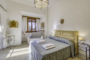 4 chambres, fer et planche à repasser, Wi-Fi gratuit, draps fournis