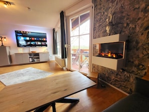 Fernseher, DVD-Player, Stereoanlage