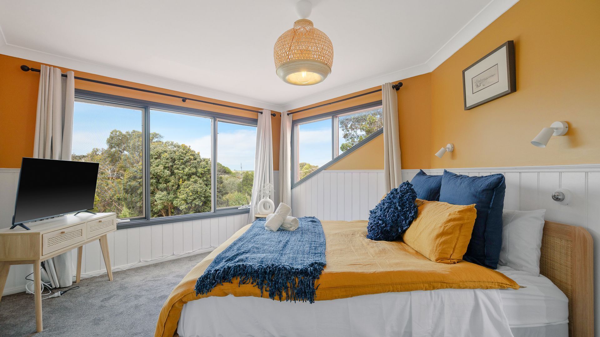 4 habitaciones, tabla de planchar con plancha, cuna de viaje y internet 