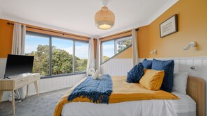 4 makuuhuonetta, silitysrauta/-lauta, vauvan matkasänky, internet