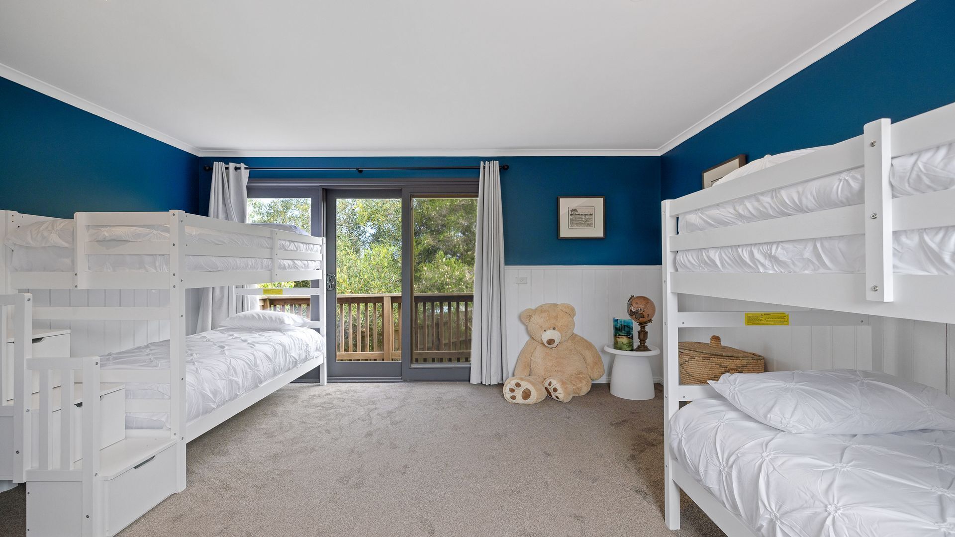 4 bedrooms, iron/ironing board, travel cot, Internet