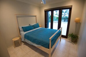 6 Schlafzimmer, Schreibtisch, Bügeleisen/Bügelbrett, Reisekinderbett
