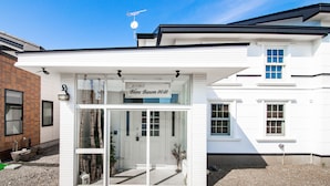 A white building with a sign reading "Blau Baum." - THE BLAUBAUM TOYA (Toyako)