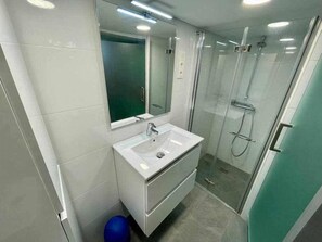 Hair dryer, towels - Utsa Eski -piso con Encanto en 1ª Linea de Puerto (Bermeo)