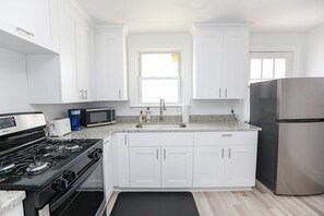 Fridge, microwave, stovetop, coffee/tea maker - Sojourn on the Bay 2 BR Private Beach Access (Norfolk)