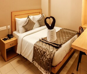 Queen Room - Hotel Vinayaga Tirupur (Tirupur)