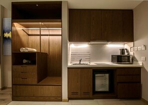 Deluxe Double Room | Private kitchen | Mini-fridge, microwave, stovetop, electric kettle - RIS Panorama Nha Trang (Nha Trang)