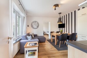 TV, table tennis, stereo