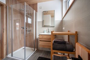 Doccia, asciugacapelli, asciugamani