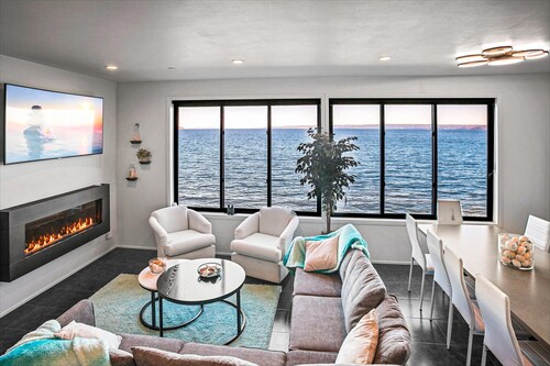 Rolling Bay Villa in Bainbridge Island