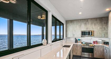 Rolling Bay Villa in Bainbridge Island