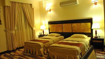 Deluxe Twin Room | Desk, laptop workspace, free WiFi, bed sheets