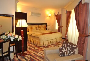 Executive Suite | Desk, laptop workspace, free WiFi, bed sheets - Capital O 155 Dmas Hotel (Muscat)