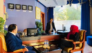 Reception - Capital O 155 Dmas Hotel (Muscat)