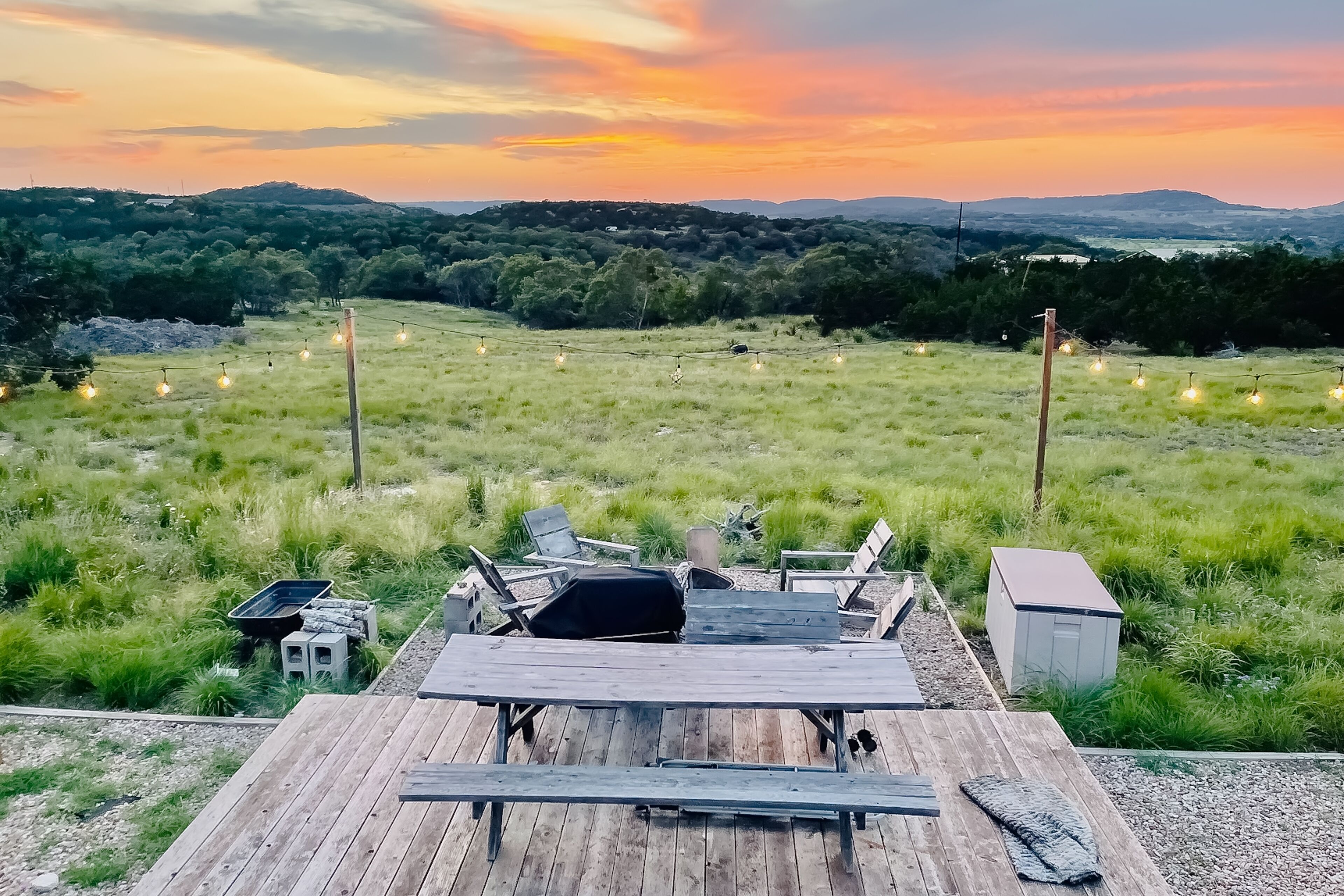 Peaceful dog-friendly cabins on large lot with patio, deck, W/D, & amazing views