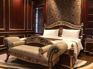 Suite Royal, vistas a la ciudad | Ropa de cama de alta calidad, minibar, caja fuerte y escritorio