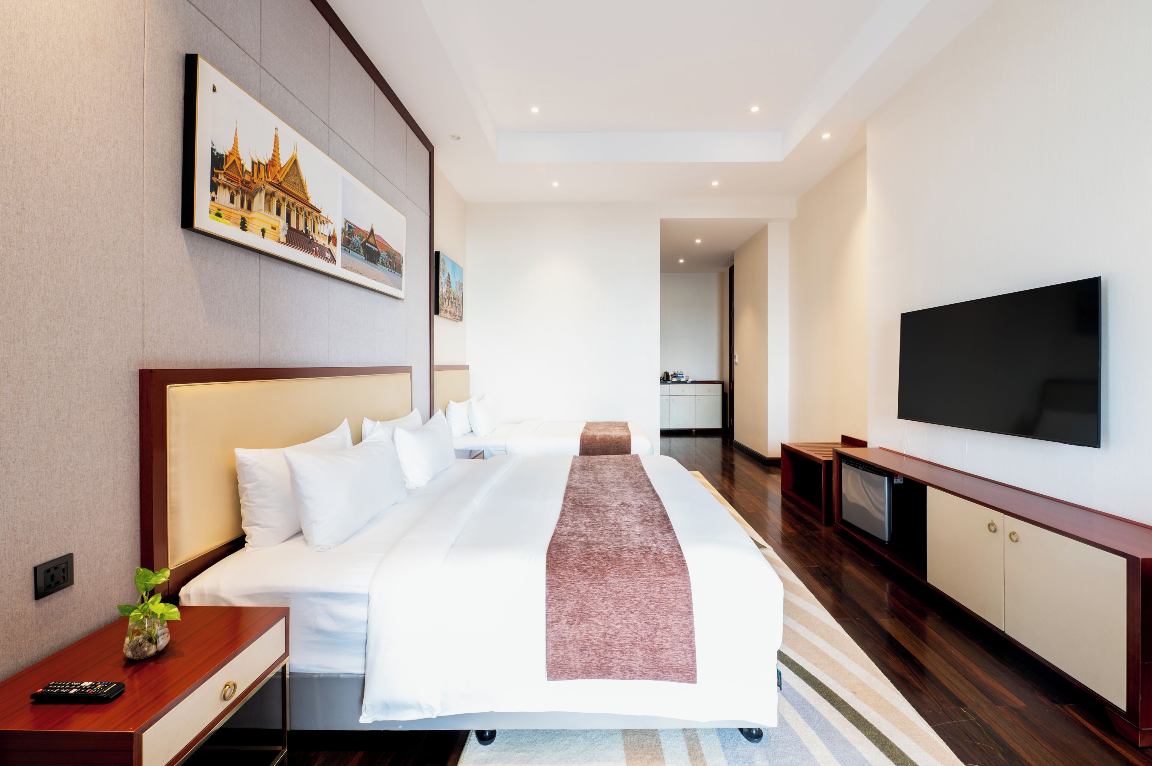 ห้องแฟมิลี่สวีท, วิวเมือง | เครื่องนอนระดับพรีเมียม, มินิบาร์, ตู้นิรภัยในห้องพัก, เตารีด/โต๊ะรีดผ้า