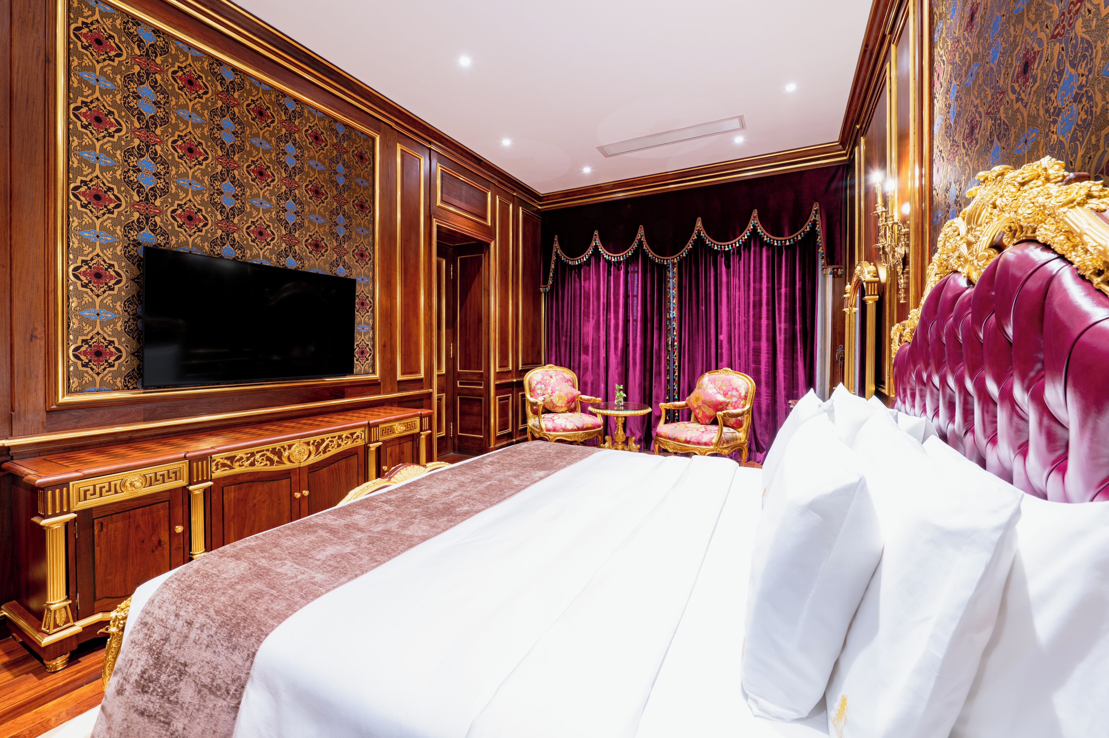Premium bedding, minibar, in-room safe, iron/ironing board