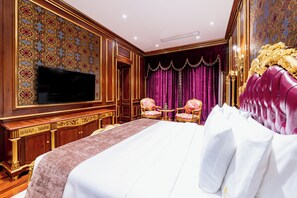 Suite Royal, vistas a la ciudad | Ropa de cama de alta calidad, minibar, caja fuerte