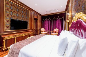 Ropa de cama de alta calidad y minibar 