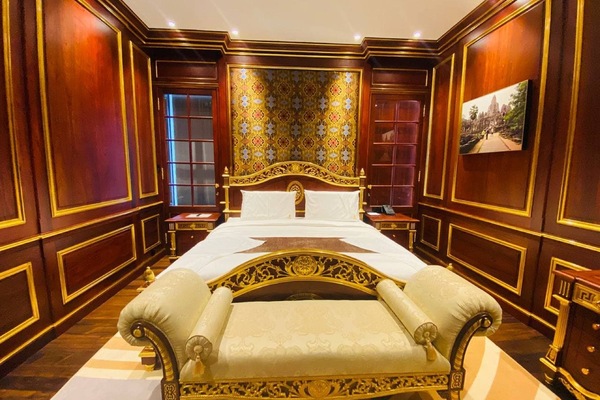 Royal Suite, City View | Premium bedding, minibar, in-room safe, desk