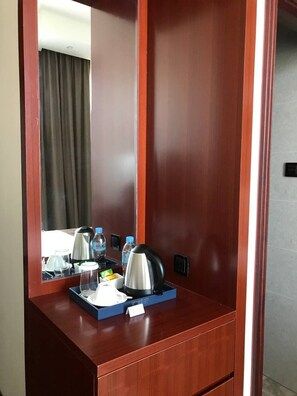 Premium bedding, minibar, in-room safe, iron/ironing board