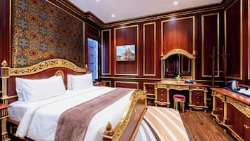 Luxe beddengoed, een minibar, een kluis op de kamer