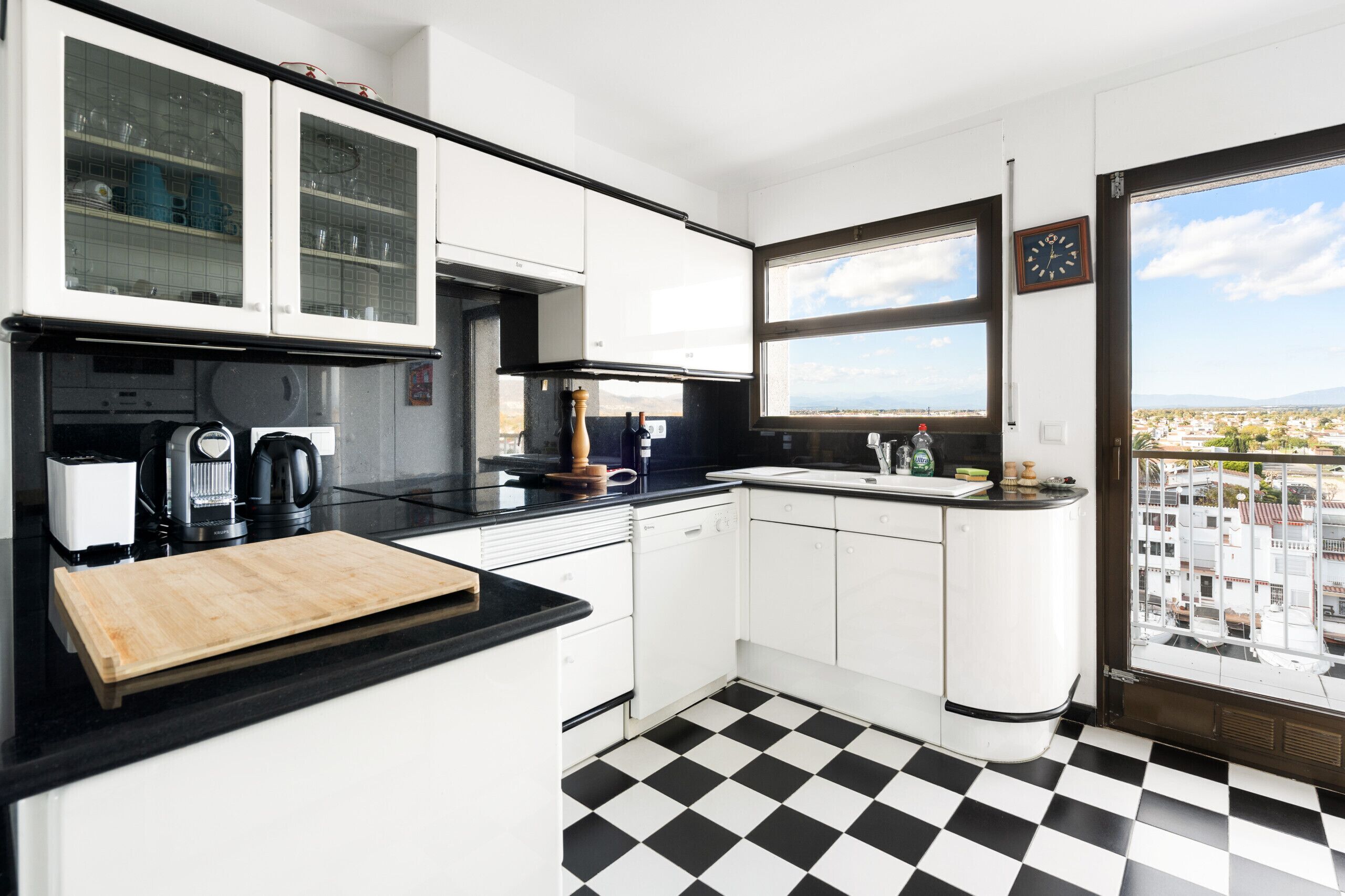 Réfrigérateur, micro-ondes, four, lave-vaisselle