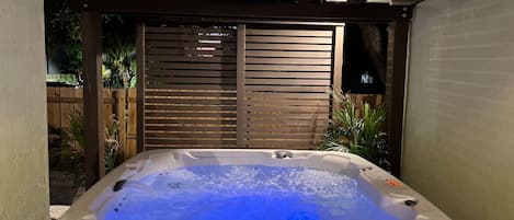 Bain à remous extérieur