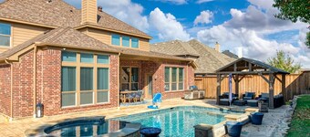 Luxury Home/ Pool, Cinema and Game Room 