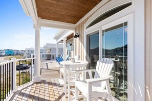 Outdoor dining - All the Views by Brunswick Vacation Rentals (Ocean Isle Beach)