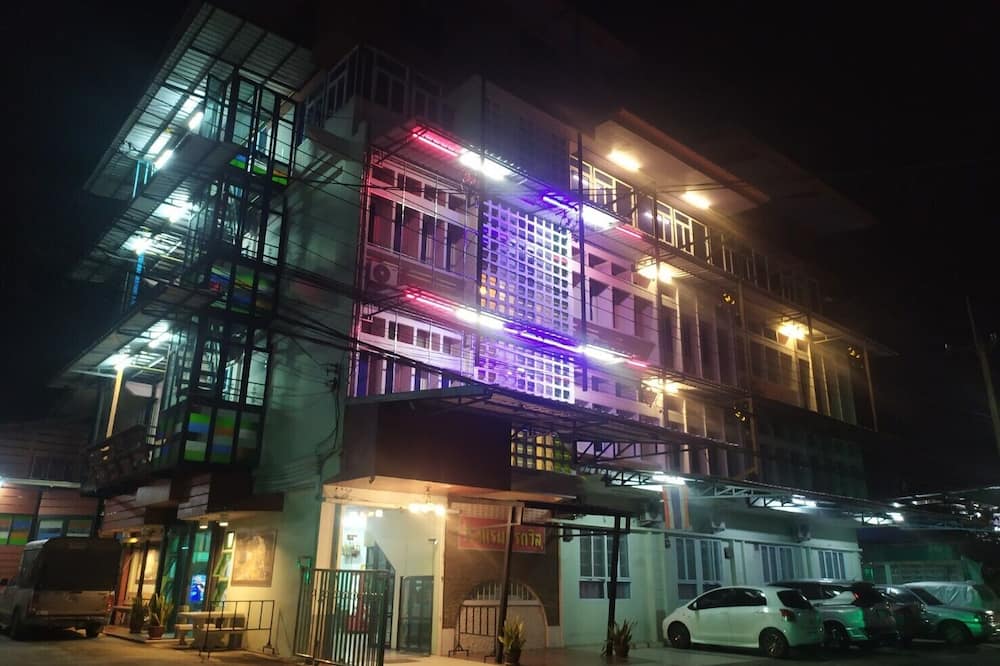 PonTaWin Budget Hotel