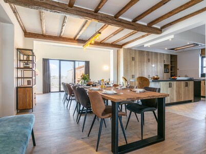 Beautiful farmhouse for groups with indoor pool