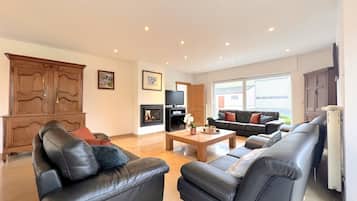 TV, fireplace, DVD player, stereo