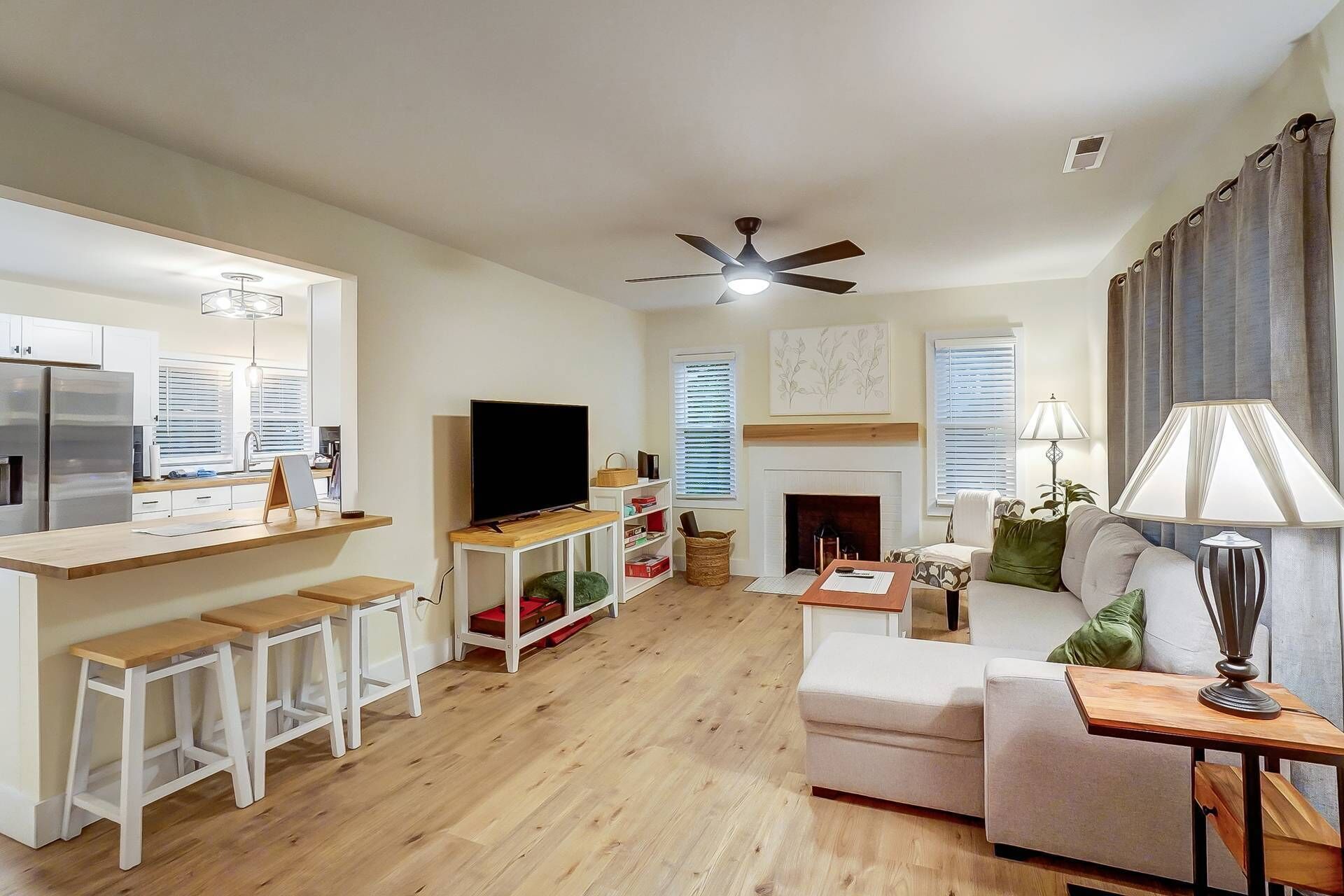 Cozy! Craig Street Cottage - 5min to downtown Monroe & hospital - Fire pit - BBQ - Backyard - Pets