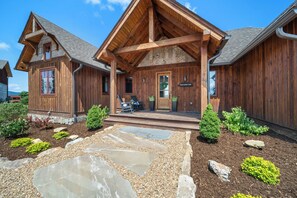 Exterior - Cloud Catcher at EN | No Stairs | Hot Tub | Viewsn |  Pets  |  3 Kings (Banner Elk)