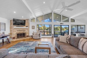 スマートテレビ、書斎 / ワークスペース