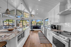 Fridge, microwave, oven, stovetop - Southern Comfort-Modern lakefront home with dock (Kingsland)