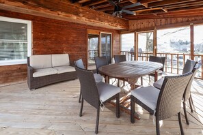 Outdoor dining - 2026 Commissioning Week Promo: Book 6 Nights, Get the 7th Free (Arnold)