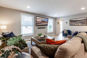 Smart TV, foosball - 2026 Commissioning Week Promo: Book 6 Nights, Get the 7th Free (Arnold)