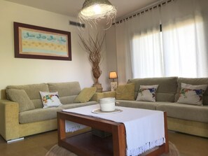 TV, fireplace, ping pong, stereo